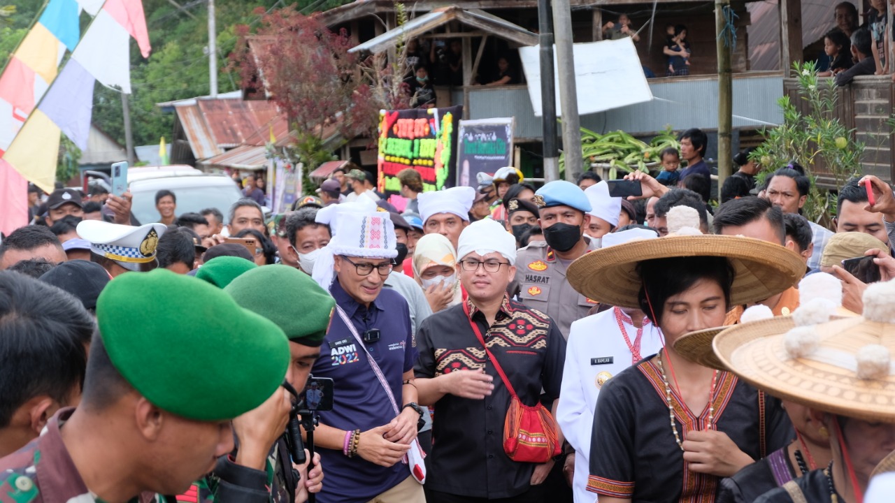 Masuk 50 Besar ADWI 2022, Arwan Aras Bersama Sandiaga Uno Kunjungi ...