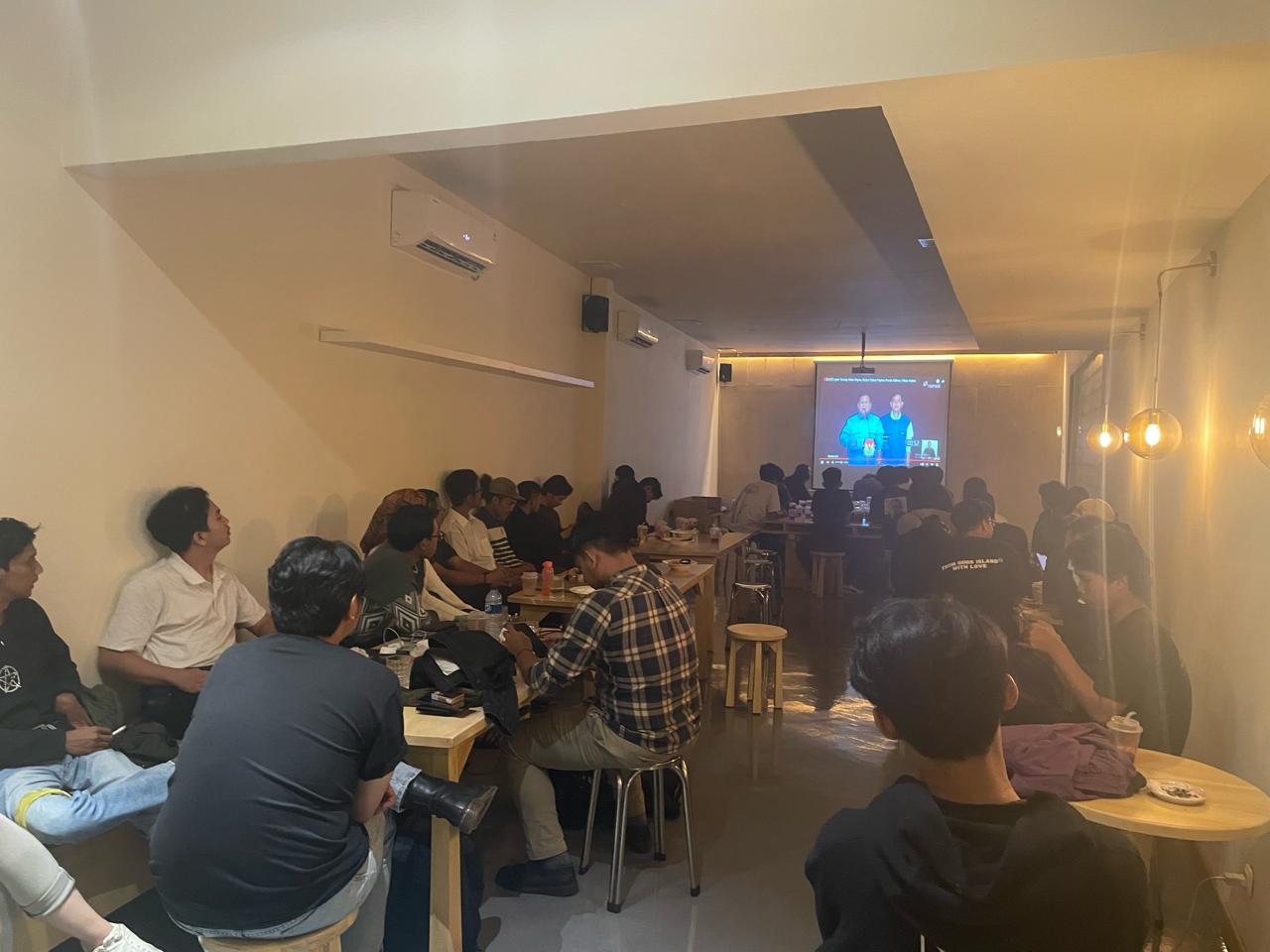 Puluhan Mahasiswa Berbagai Kampus NOBAR Debat Capres Terakhir