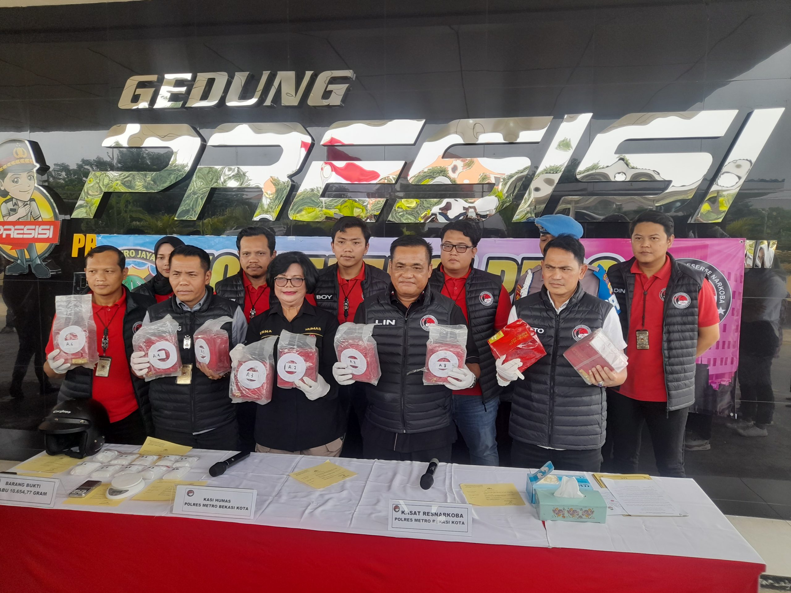Satresnarkoba Polres Metro Bekasi Kota Tangkap Pengedar  Dan Babuk Sabu  Lebih Dari 10 Kilogram